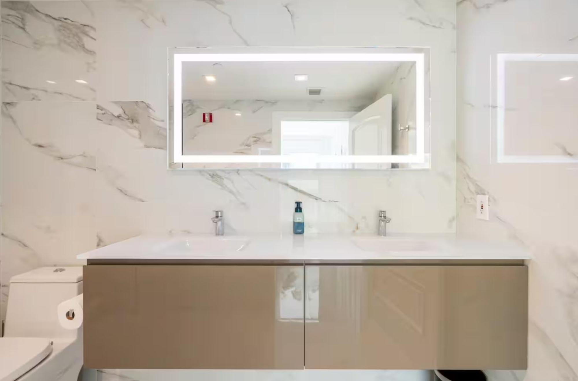 Beachfront Bentley Hotel One Bedroom Suite With Balcony And Beach Access Miami Beach Exteriér fotografie