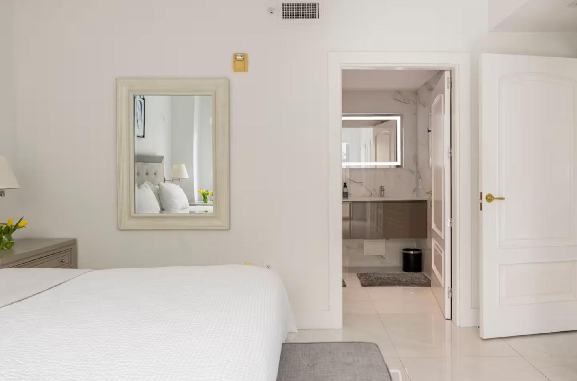 Beachfront Bentley Hotel One Bedroom Suite With Balcony And Beach Access Miami Beach Exteriér fotografie